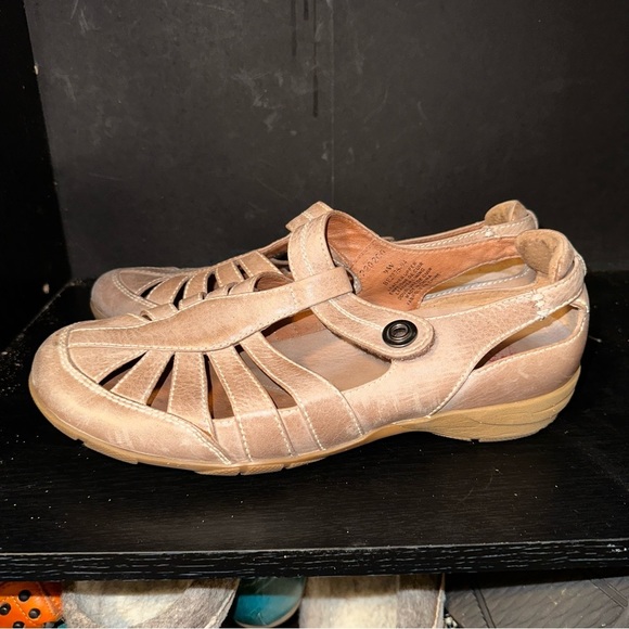 BLONDE Leather close-toed fisherman style shoe 9W - Picture 3 of 6